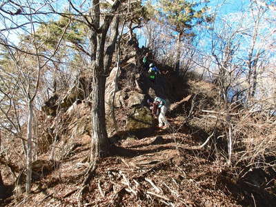 高川山直下の岩場 