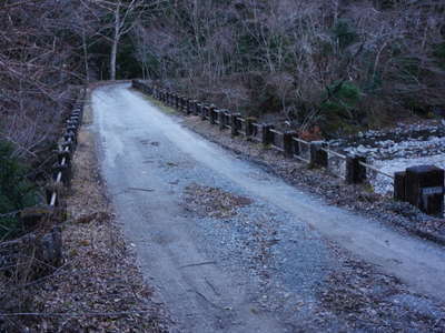 千鳥橋に出る 