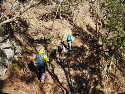 地蔵沢右岸の巻道を辿る 