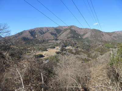 ヨソ木山から扇山を望む