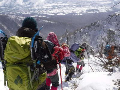 スノーシューを外して下山