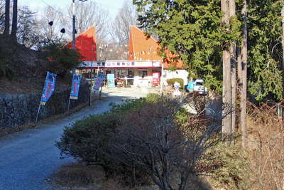 山頂直下に小動物公園 