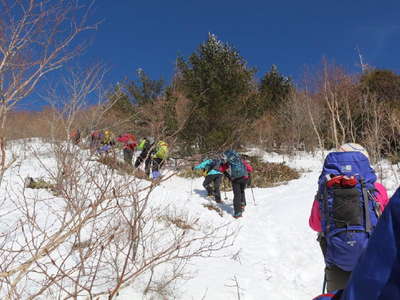 湯の丸山を登る 