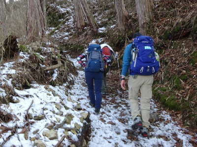 少し雪が混じり始める 