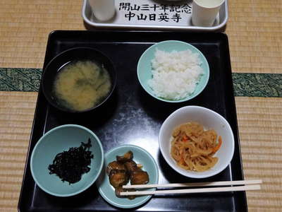 宿坊に戻って朝食 