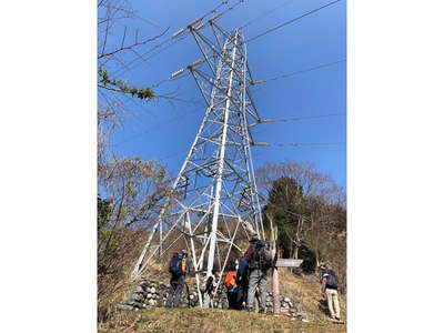 鉄塔でひと休み 