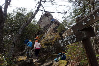 大日如来が祀られた岩峰 