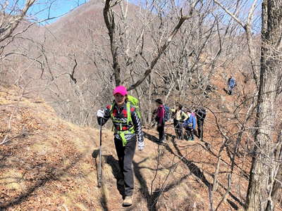 気持ちの良い尾根を行く 