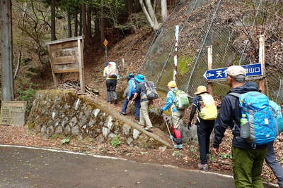 天狗岩の登山口