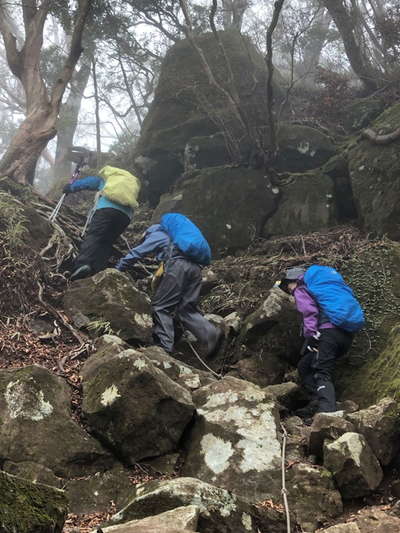 小岳への急登 