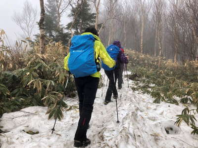 5合目あたりから雪道となる 