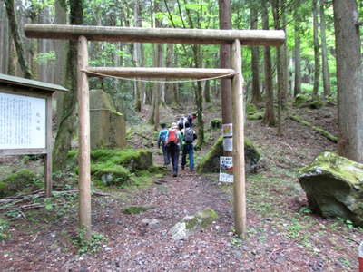 山神社から入山