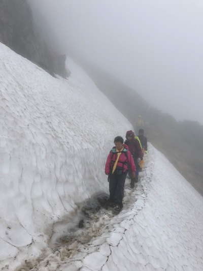 雪のトラバース道 