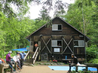 幌尻山荘に到着 