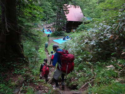 やっと山荘に戻る 