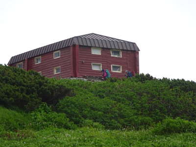 白雲岳避難小屋に 