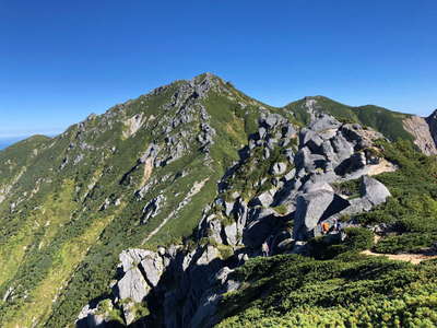 岩稜を超えて南駒ヶ岳へ 