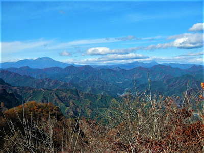 西上州の山々を前景に　浅間山　榛名山