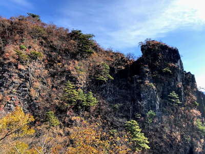 屹立する鹿岳の南岩峰 