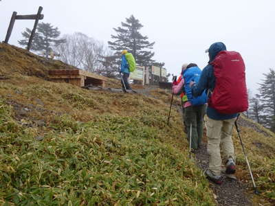 雁坂峠に到着