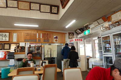 境内の土産物屋、大島屋