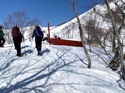 熊穴沢避難小屋 