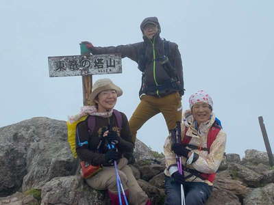 強風の篭ノ塔山山頂 