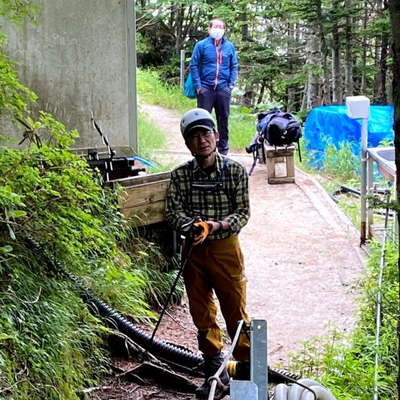 七丈小屋(2370m)にザックをデポして山頂を目指す. 