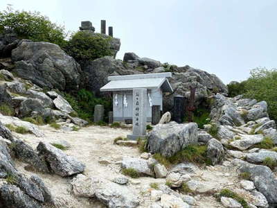 2900mピークの駒ヶ岳神社本社 