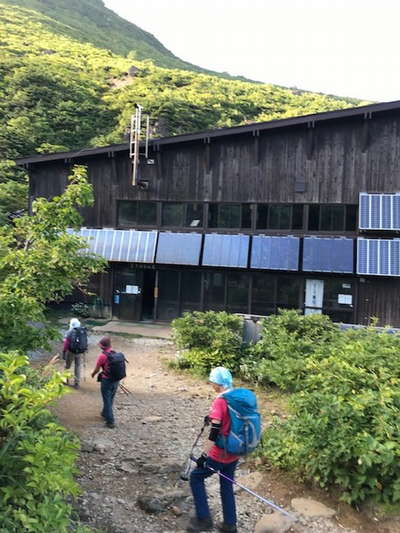 くろがね小屋に到着