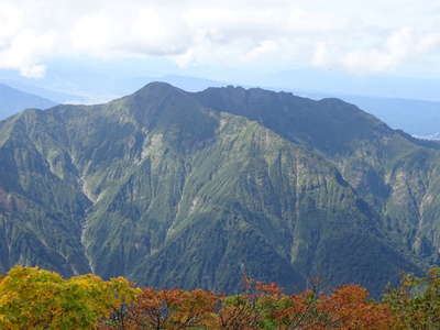 駒ヶ岳山頂から八海山を望む