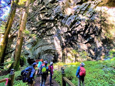 屏風岩の基部