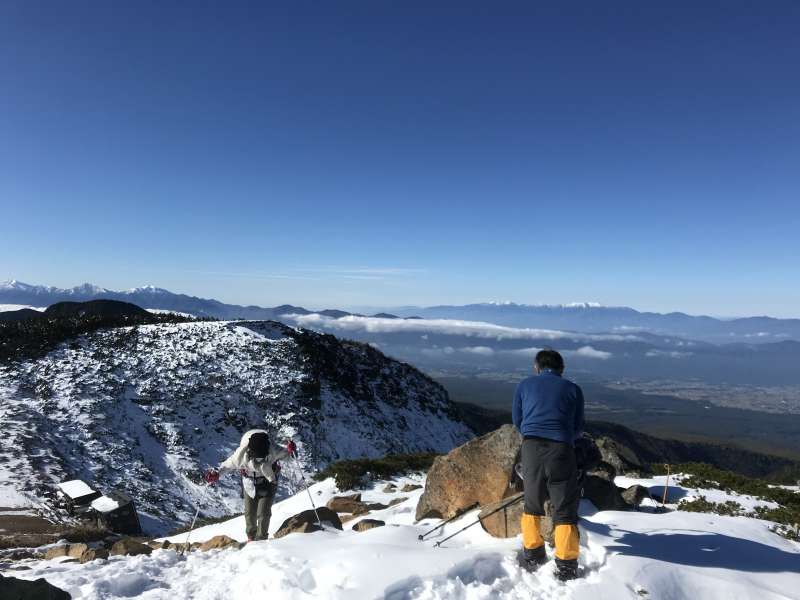 根石岳に登る 