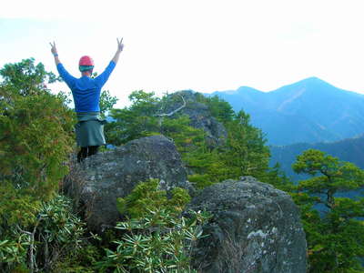 東に破風山