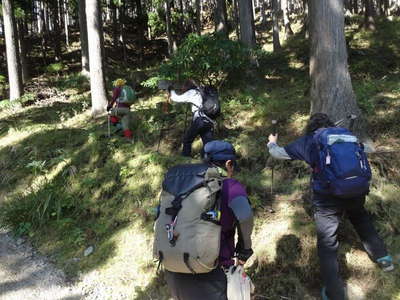 ヨモギ平の取り付きの標識 