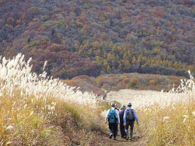 秋のハイキング三国山へ