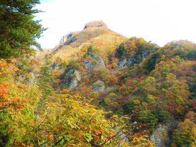 道場川対岸の立岩？