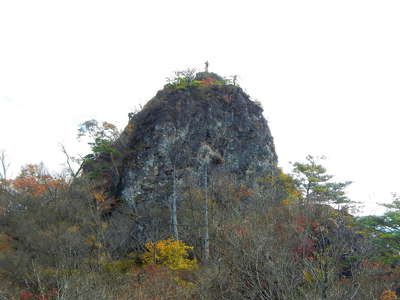 南側の岩櫃山に人影