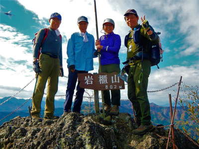 逆光の山頂揃い踏み