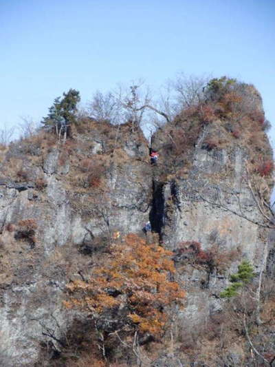 ルンゼ２段全景、登山者が見える 