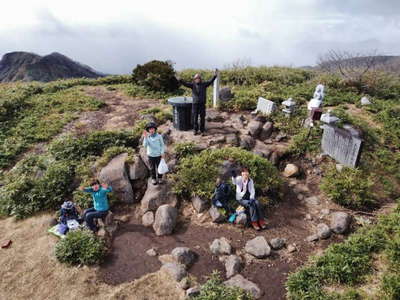 山頂にて