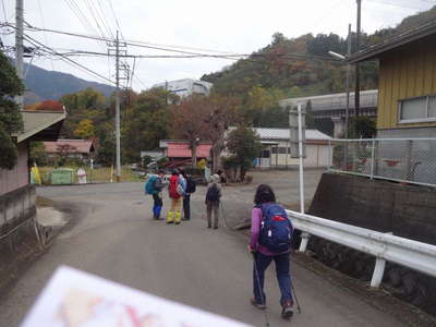 白い建物はリニア見学センター 