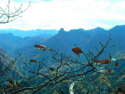 荒船山　手前に高岩