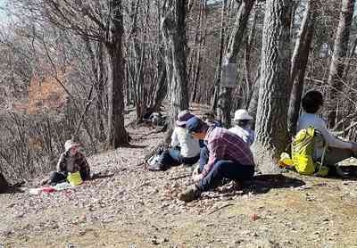 倉岳山　山頂でお昼 