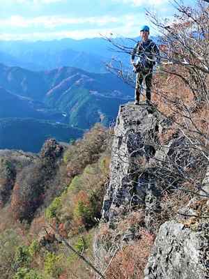 かなり際どい　桧沢岳西峰 