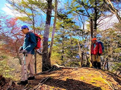 1282m最高峰の品塩山南峰