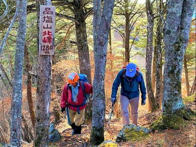 北峰を経由