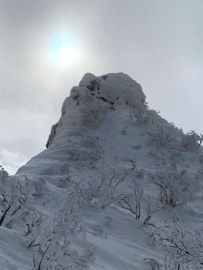 剣ヶ峰山頂への急斜面