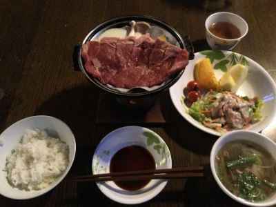 赤岳鉱泉の名物晩御飯。小屋は感染対策バッチリ