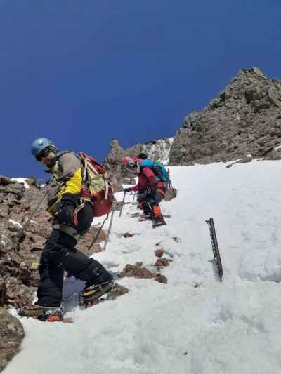 下山は文三郎。慎重に